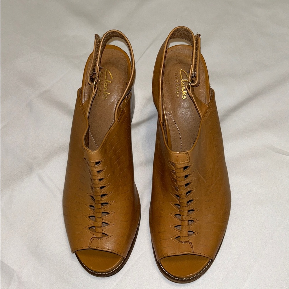 Clarks Artisan Slingback Block Heel Sandal. New Without Tags - Picture 2 of 8